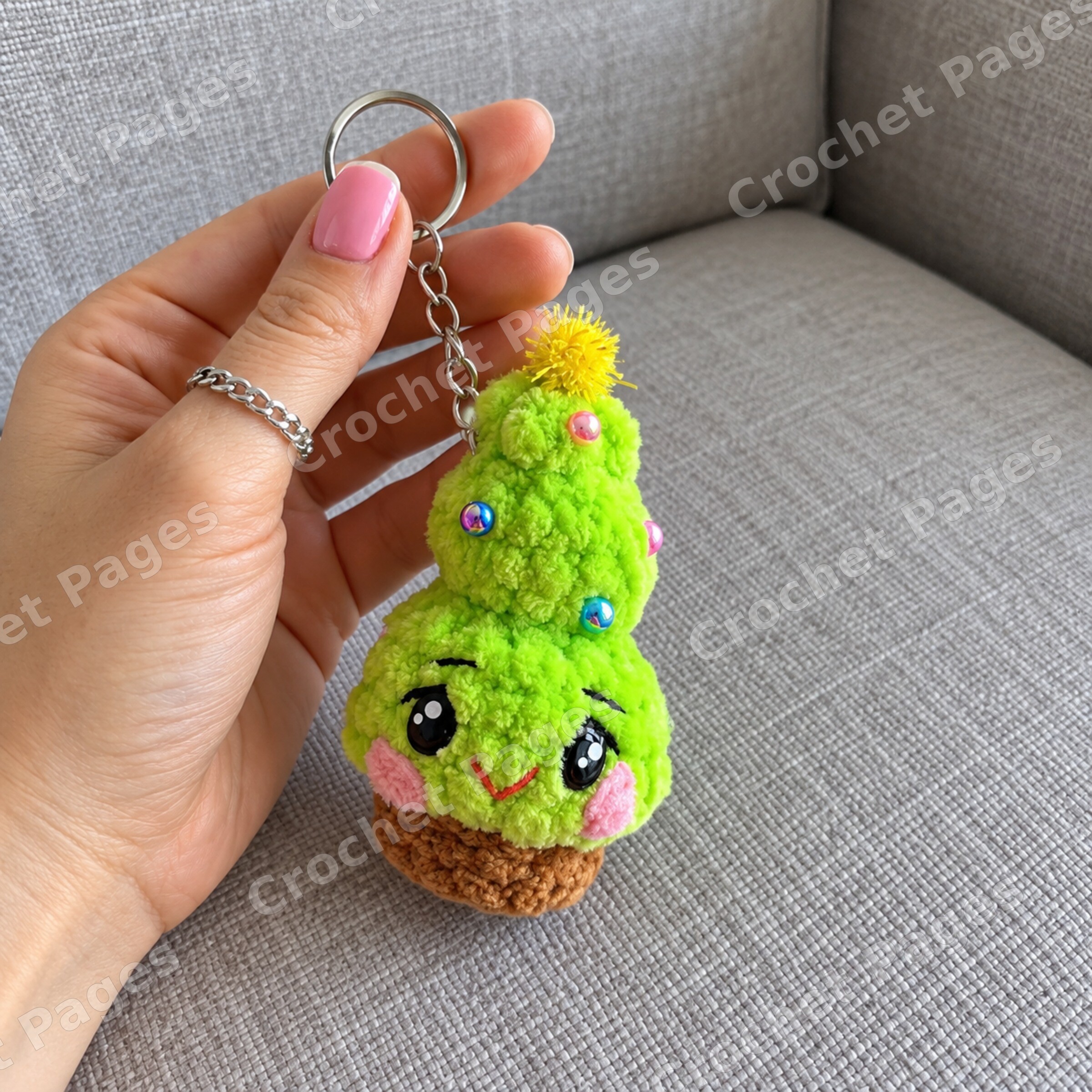 Christmas tree keychain crochet sample, gallery view 2