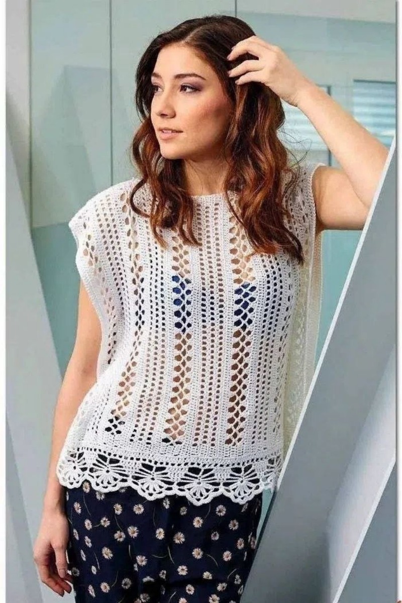Vertical Lace Top with Scalloped Border Crochet Pattern